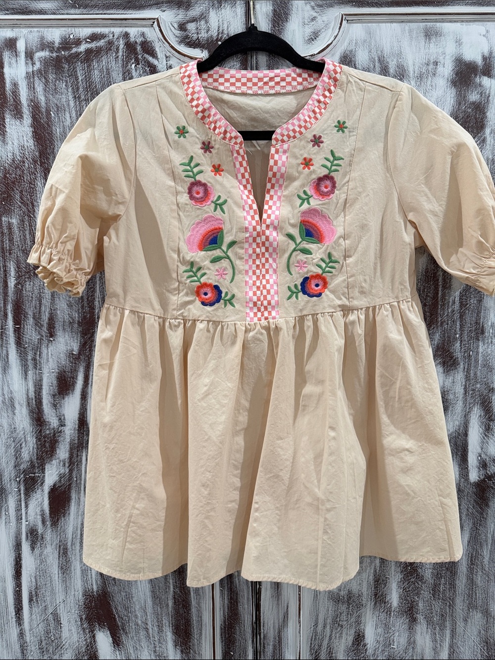 NWOT Cream babydoll top with embroidered flowers, puff sleeves and pleats.